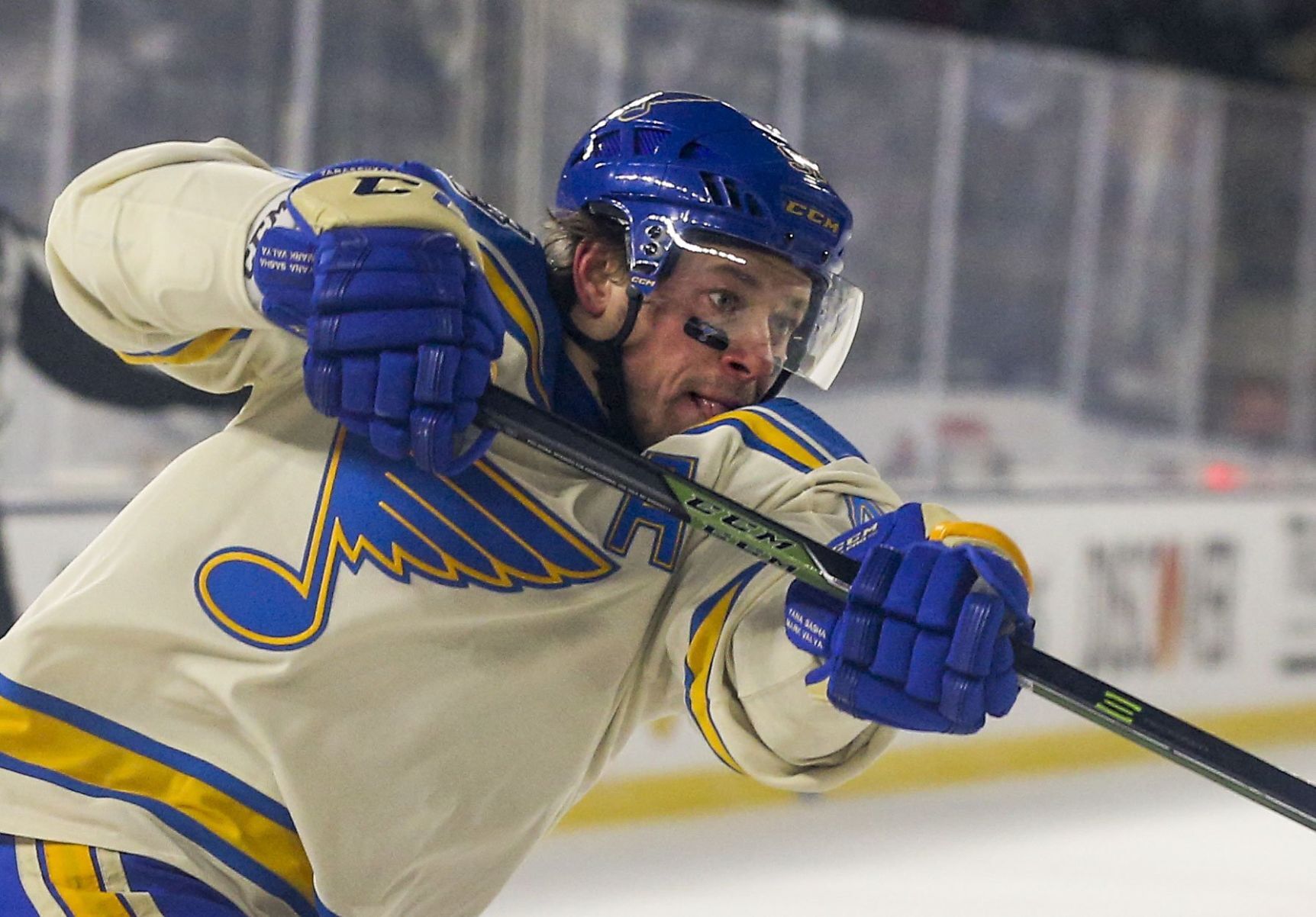 Blues pull off wild 6-4 win in Winter Classic